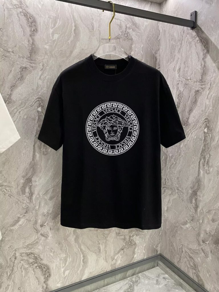 ヴェルサーチ Versace 半袖シャツ プリントシャツ ファッション｜仕事帰りにシルエットと価格感を整理 - 商品画像 4