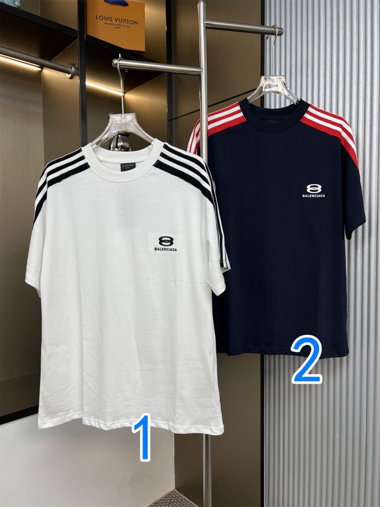 バレンシアガ BALENCIAGA Tシャツ 半袖シャツ ファッション｜仕事帰りに防寒を写真からチェック - 商品画像 1