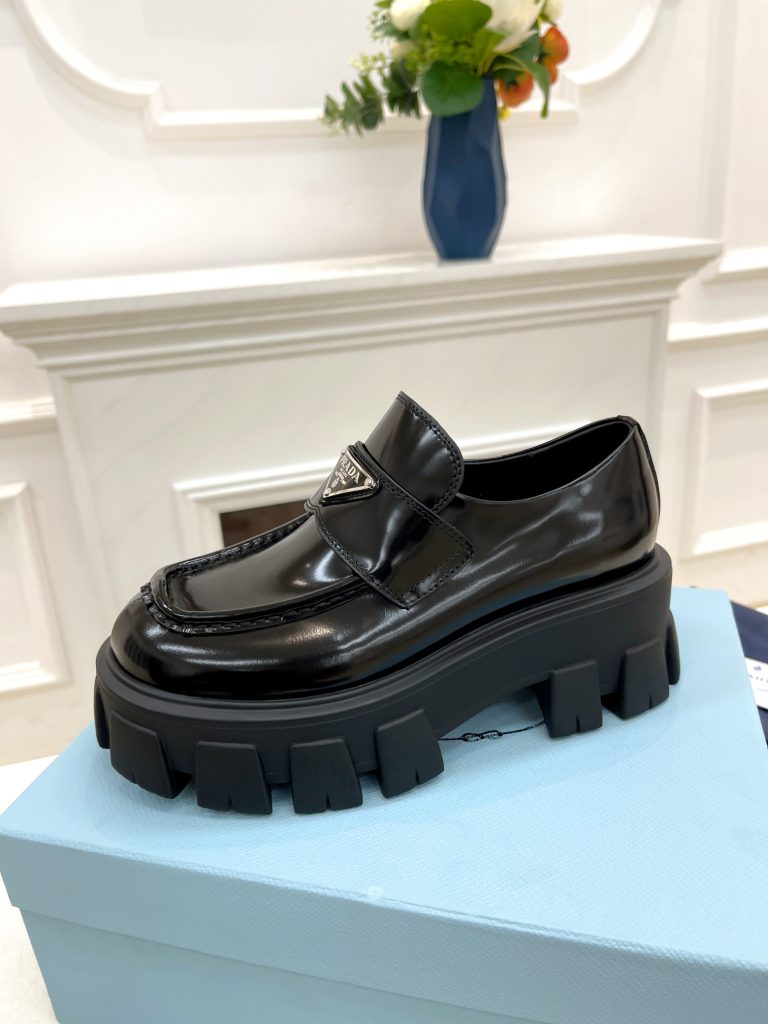 大注目　プラダ　PRADA　モノリス パテントレザー　ローファー　メタルロゴ　人気　厚底 - 画像 5
