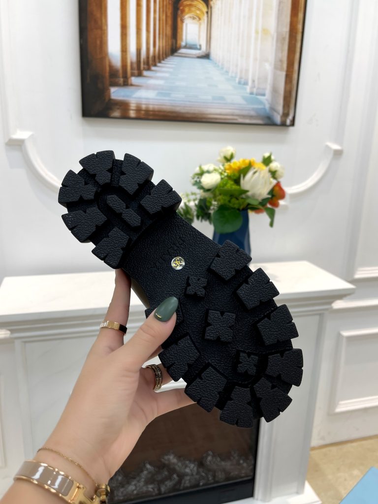 大注目　プラダ　PRADA　モノリス パテントレザー　ローファー　メタルロゴ　人気　厚底 - 画像 6