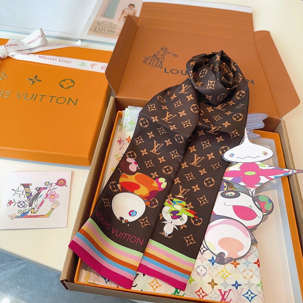LOUIS VUITTON　ルイヴィトン　バンドー　LV × TM　バンドー・スーパーフラット　村上隆コラボ　スカーフ　モノグラム　ヘアアクセサリー　バックチャーム - 画像 4