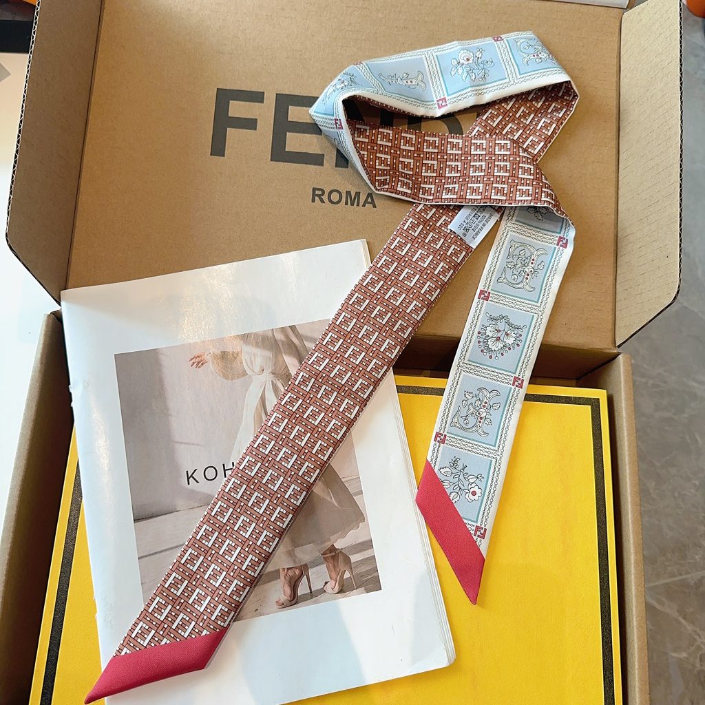 FENDI　フェンディ　ラッピー　バンドスカーフ　花柄　ロゴ　スカーフ　シルク100％ - 画像 3