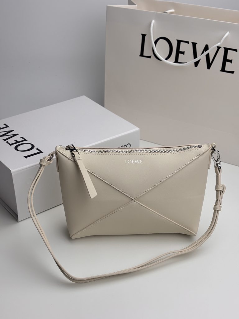ロエベ　LOEWE　puzzle Fold Pouch　パズルフォルド ポーチ　肩掛けバッグ　レディース　ハンドバッグ　カバン　無地　オシャレ　バッグ　3色 - 画像 3