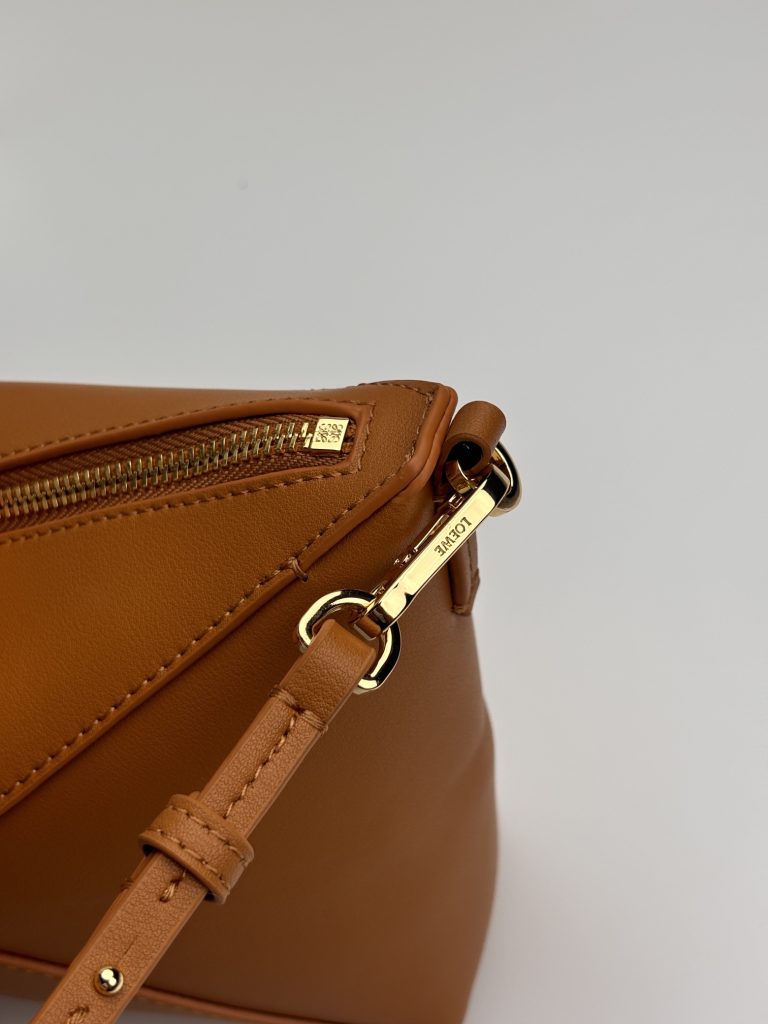 ロエベ　LOEWE　puzzle Fold Pouch　パズルフォルド ポーチ　肩掛けバッグ　レディース　ハンドバッグ　カバン　無地　オシャレ　バッグ　3色 - 画像 8