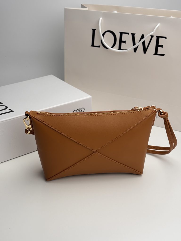 ロエベ　LOEWE　puzzle Fold Pouch　パズルフォルド ポーチ　肩掛けバッグ　レディース　ハンドバッグ　カバン　無地　オシャレ　バッグ　3色 - 画像 5