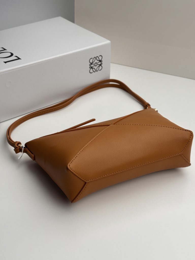 ロエベ　LOEWE　puzzle Fold Pouch　パズルフォルド ポーチ　肩掛けバッグ　レディース　ハンドバッグ　カバン　無地　オシャレ　バッグ　3色 - 画像 6