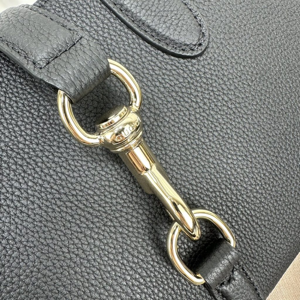 最高級！グッチ　GUCCI　シンプル　フック クロージャー付き　スモール　トートバッグ　ハンドバッグ　レディース　ブラック　バッグ　無地 - 画像 5