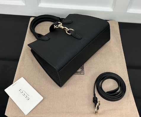 最高級！グッチ　GUCCI　シンプル　フック クロージャー付き　スモール　トートバッグ　ハンドバッグ　レディース　ブラック　バッグ　無地 - 画像 2