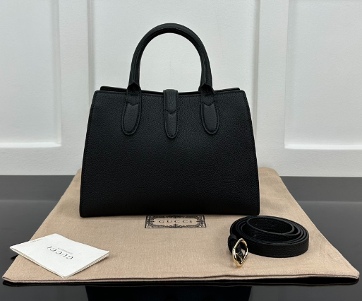 最高級！グッチ　GUCCI　シンプル　フック クロージャー付き　スモール　トートバッグ　ハンドバッグ　レディース　ブラック　バッグ　無地 - 画像 4