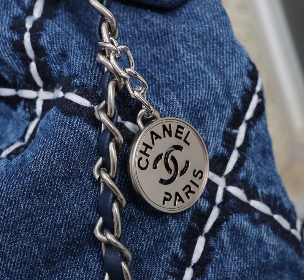 CHANEL新作　シャネル22バッグ　デニム　ロゴ　トートバッグ　ハンドバッグ　肩がけレディースバッグ　スモールサイズ - 画像 3