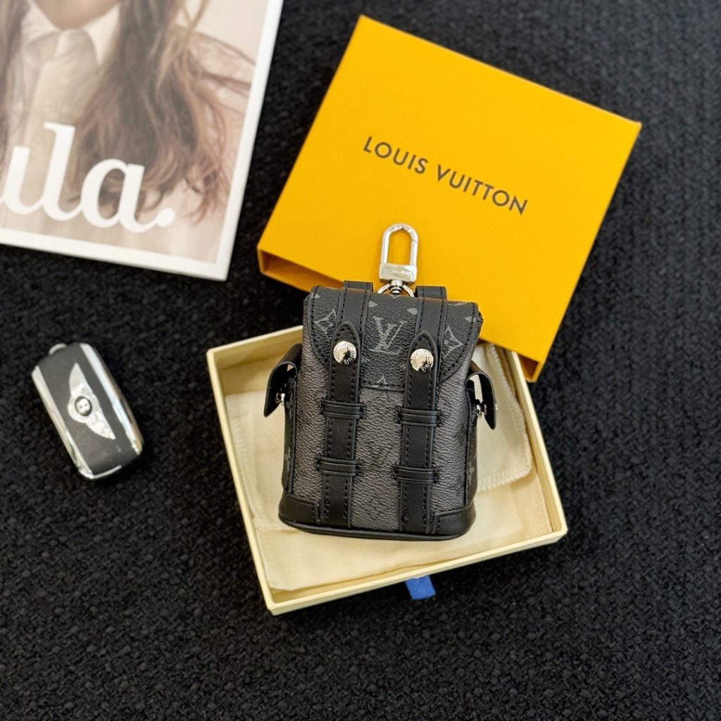 LOUIS VUITTON表記 キーリング付きポーチ|収納とサイズを確認 - 商品画像 4