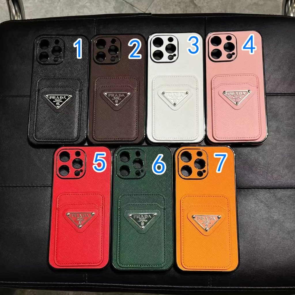 iPhoneケースプラダ マルチポケットスマホケース 1色入 財布・小物｜毎日にカード収納を写真で確認 - 商品画像 1