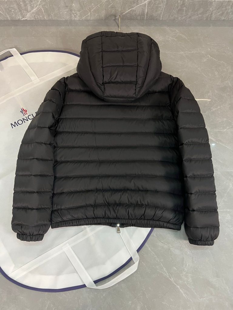 秋冬限定　MONCLER　HEDE　モンクレール　ヘデ　ダウンジャケット　ダウンコート　ショットダウンジャケット　ショート丈　フード付き　2色選択可能 - 画像 6