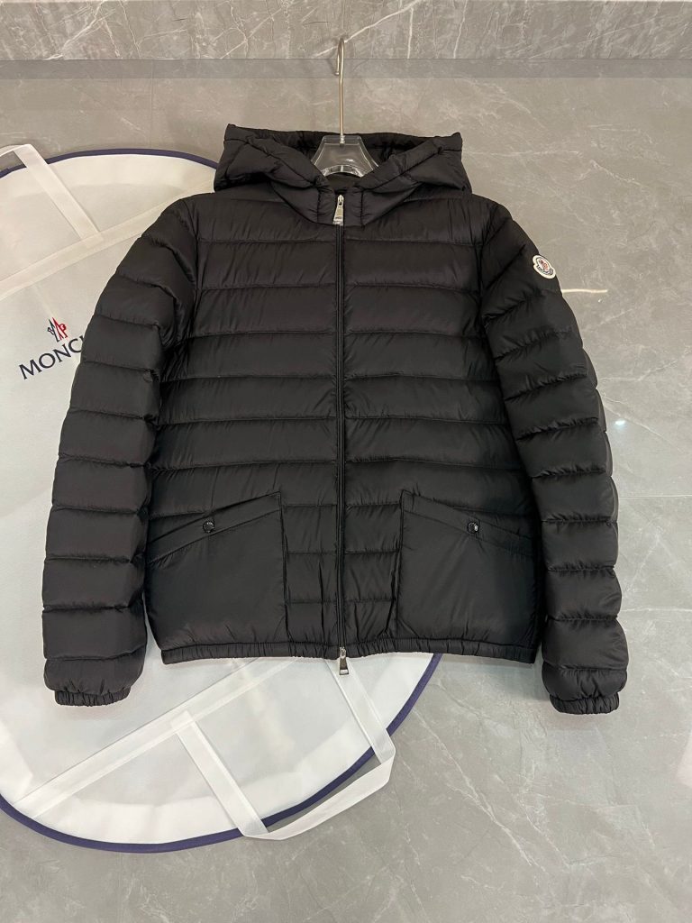 秋冬限定　MONCLER　HEDE　モンクレール　ヘデ　ダウンジャケット　ダウンコート　ショットダウンジャケット　ショート丈　フード付き　2色選択可能 - 画像 4