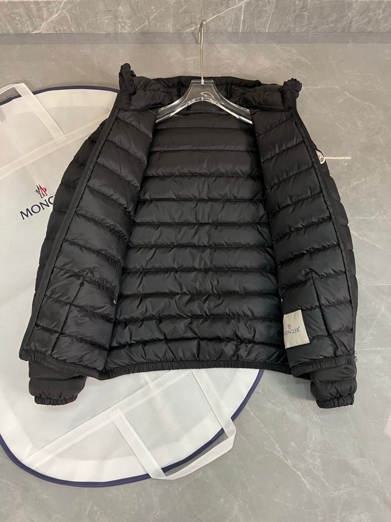 秋冬限定　MONCLER　HEDE　モンクレール　ヘデ　ダウンジャケット　ダウンコート　ショットダウンジャケット　ショート丈　フード付き　2色選択可能 - 画像 5