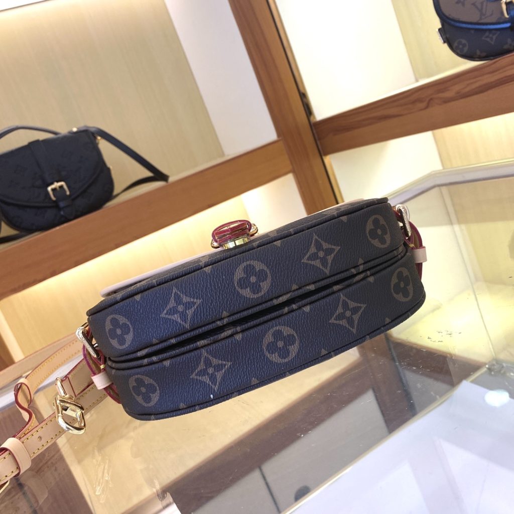 LOUIS VUITTON　ルイヴィトン　ソミュール BB　ショルダーバッグ　モノグラム　ブラウン　レディースバッグ　大人　斜め掛け/手提げバッグ - 画像 3
