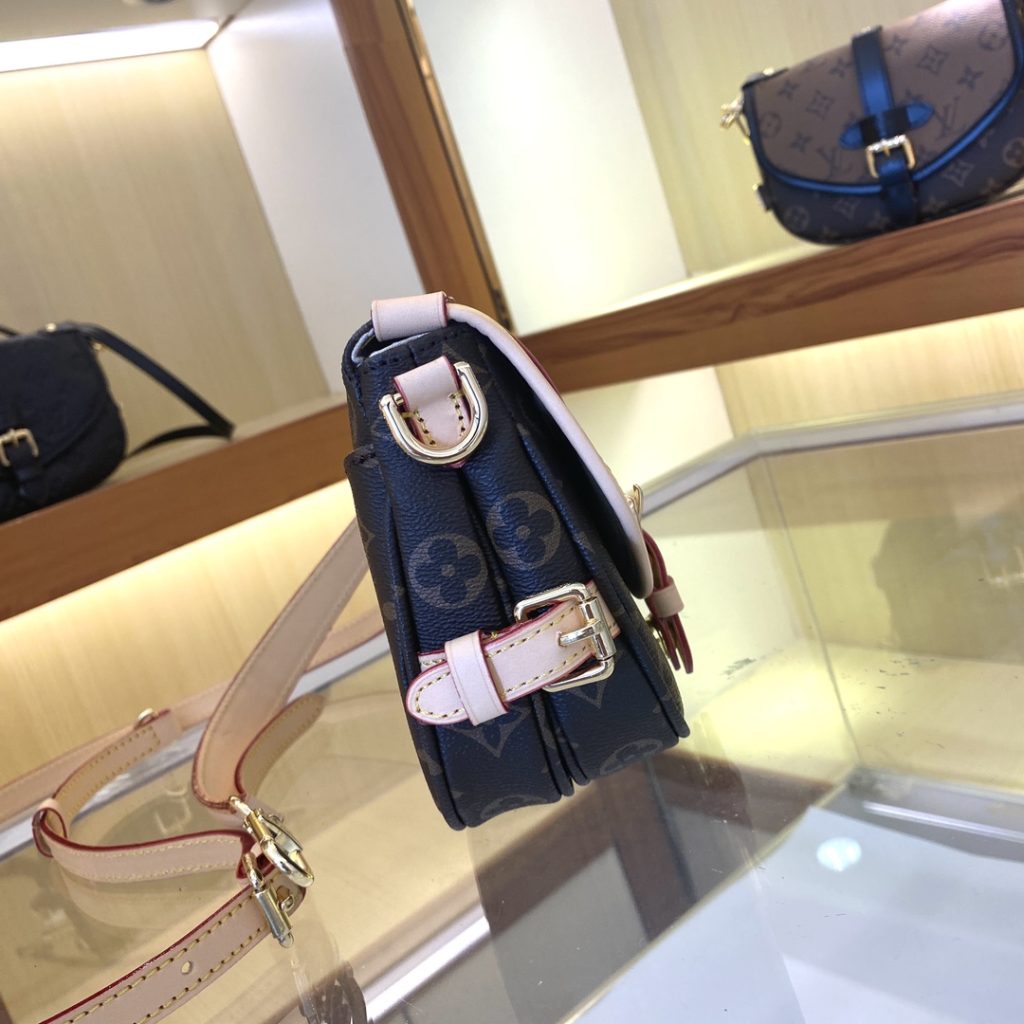 LOUIS VUITTON　ルイヴィトン　ソミュール BB　ショルダーバッグ　モノグラム　ブラウン　レディースバッグ　大人　斜め掛け/手提げバッグ - 画像 4
