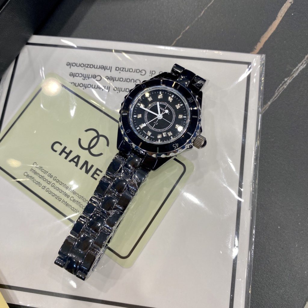Chanel シャネルCHANEL J12 33mm セラミック レディース腕時計✨ 高級クオーツ✨ 黒の魅力🖤 女性に大人気💎 必携アイテム🎁 - 画像 7