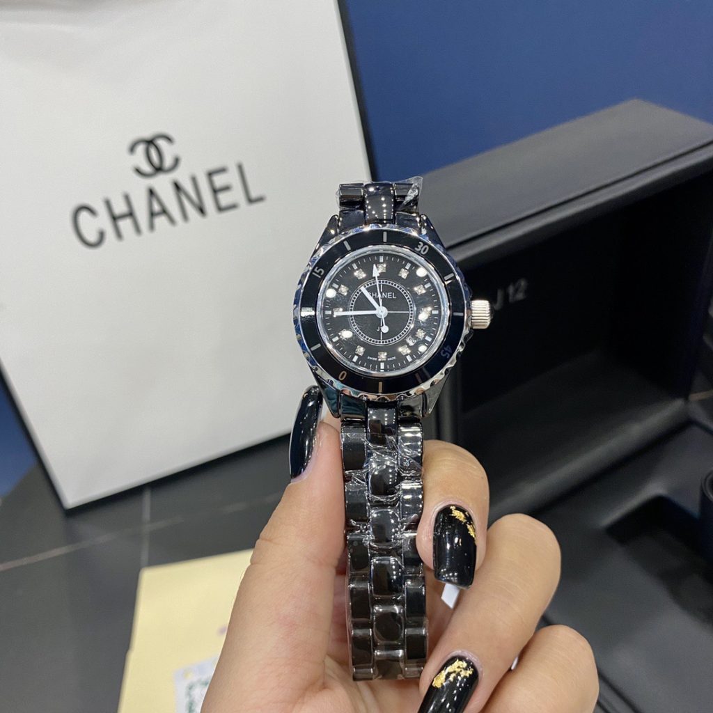 Chanel シャネルCHANEL J12 33mm セラミック レディース腕時計✨ 高級クオーツ✨ 黒の魅力🖤 女性に大人気💎 必携アイテム🎁 - 画像 8