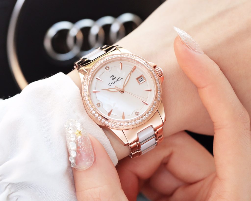 Chanel シャネル✨CHANEL✨レディース腕時計 日本製機械式ムーブメント 本革ベルト サファイアガラス 💎35mm 女性らしいデザイン ⌚🌸 - 画像 3