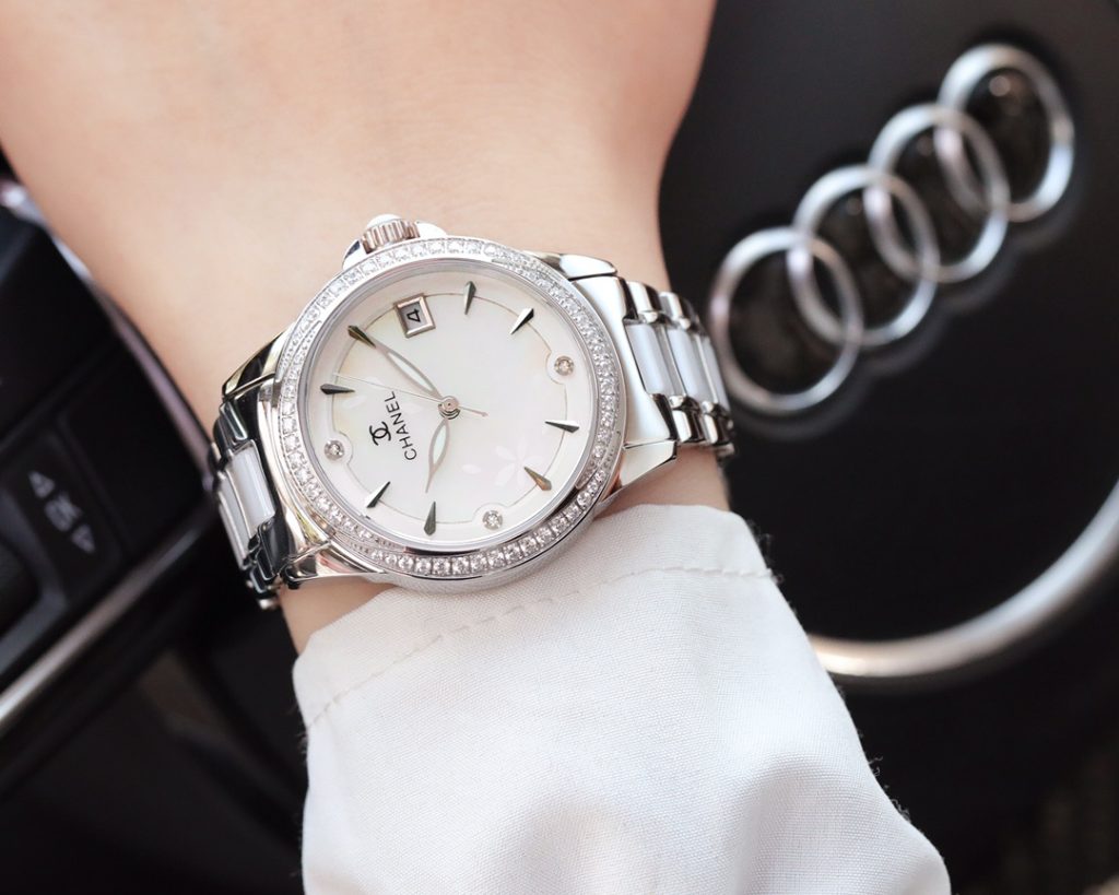 Chanel シャネル✨CHANEL✨レディース腕時計 日本製機械式ムーブメント 本革ベルト サファイアガラス 💎35mm 女性らしいデザイン ⌚🌸 - 画像 5