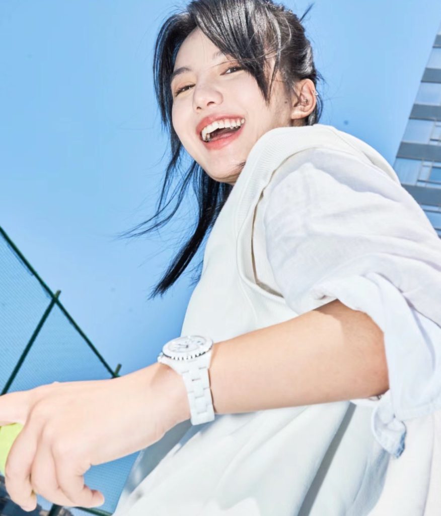 Chanel シャネル✨ CHANEL J12 ホワイトセラミック ✨ 10年愛用できる美しさ 🕰️ 永遠のクラシック時計 💎 新品同様の輝き - 画像 7