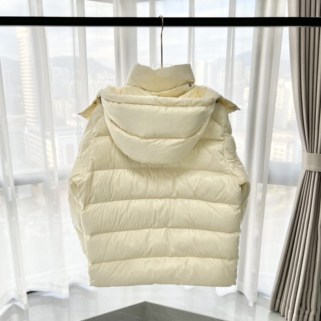 Moncler モンクレールCANADA GOOSE（カナダグース）Moncler モンクレール【MONCLER】モンクレール ダウンジャケット 人気モデル✨ 秋冬必須アイテム🛒 高品質素材☁️ 暖かさ抜群❄️ - 画像 3