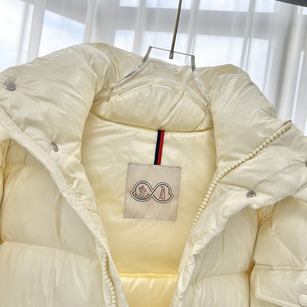 Moncler モンクレールCANADA GOOSE（カナダグース）Moncler モンクレール【MONCLER】モンクレール ダウンジャケット 人気モデル✨ 秋冬必須アイテム🛒 高品質素材☁️ 暖かさ抜群❄️ - 画像 6