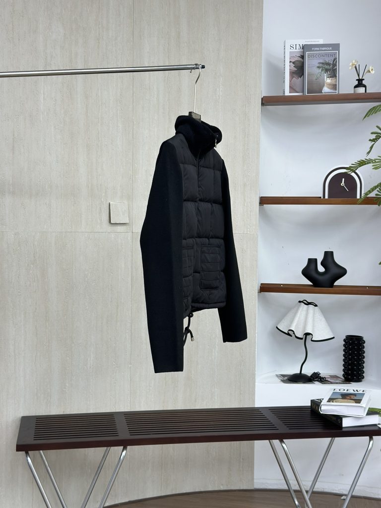 Moncler モンクレール【MONCLER】モンクレール ダウンジャケット レディース✨ 秋冬必須🎀 高級素材🌟 保温性抜群🛒 - 画像 3
