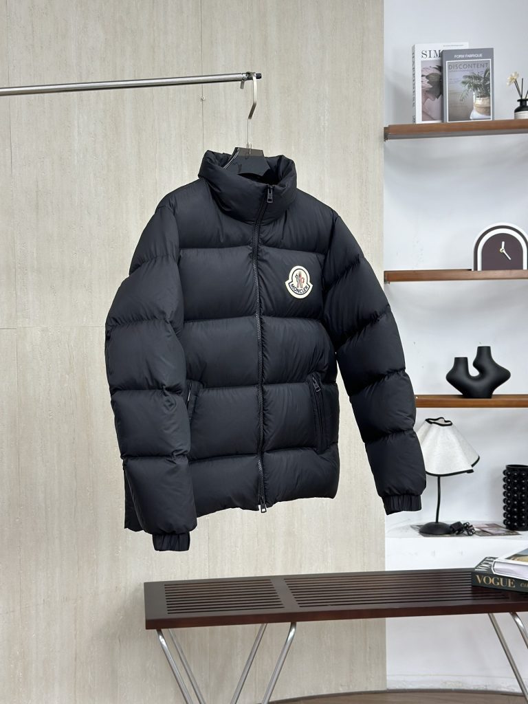 Moncler モンクレール【MONCLER】モンクレール ダウンジャケット レディース✨ 秋冬必須アイテム👜 保温性抜群🔝 高級感溢れるデザイン🕊️ - 画像 2
