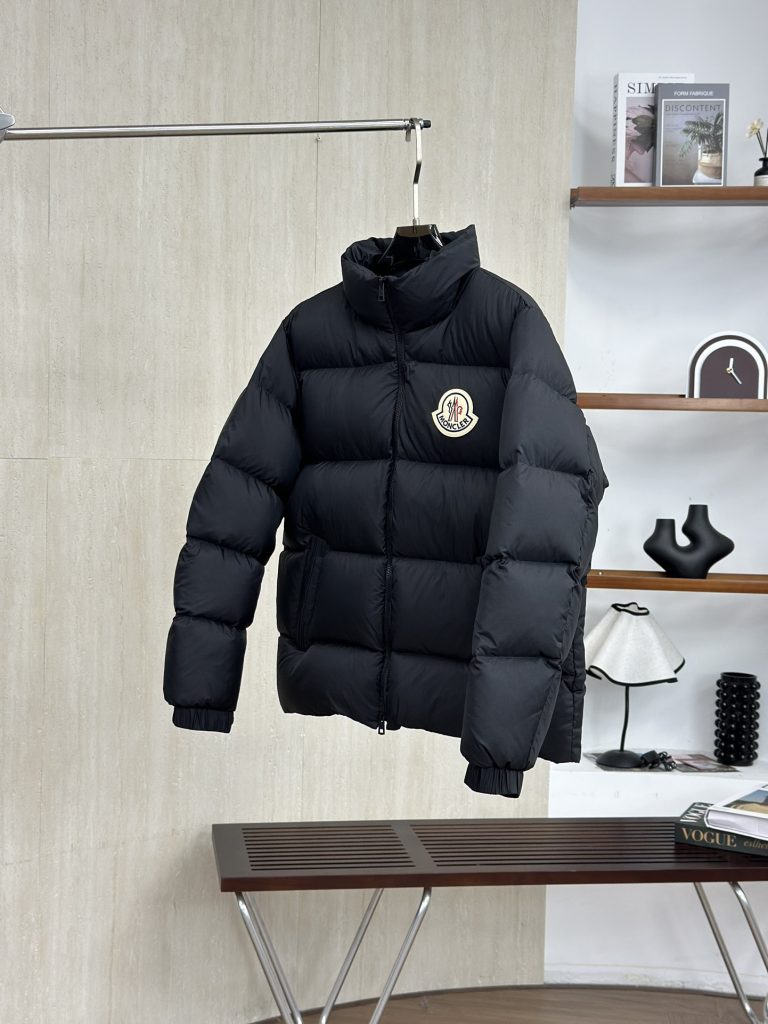 Moncler モンクレール【MONCLER】モンクレール ダウンジャケット レディース✨ 秋冬必須アイテム👜 保温性抜群🔝 高級感溢れるデザイン🕊️ - 画像 3