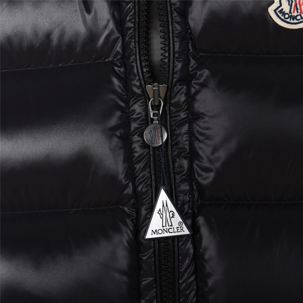Moncler モンクレール【MONCLER】モンクレール ダウンジャケット レディース✨ 秋冬必須アイテム🎀 高品質 保温性◎🕊️ 大人気モデル💖 - 画像 4