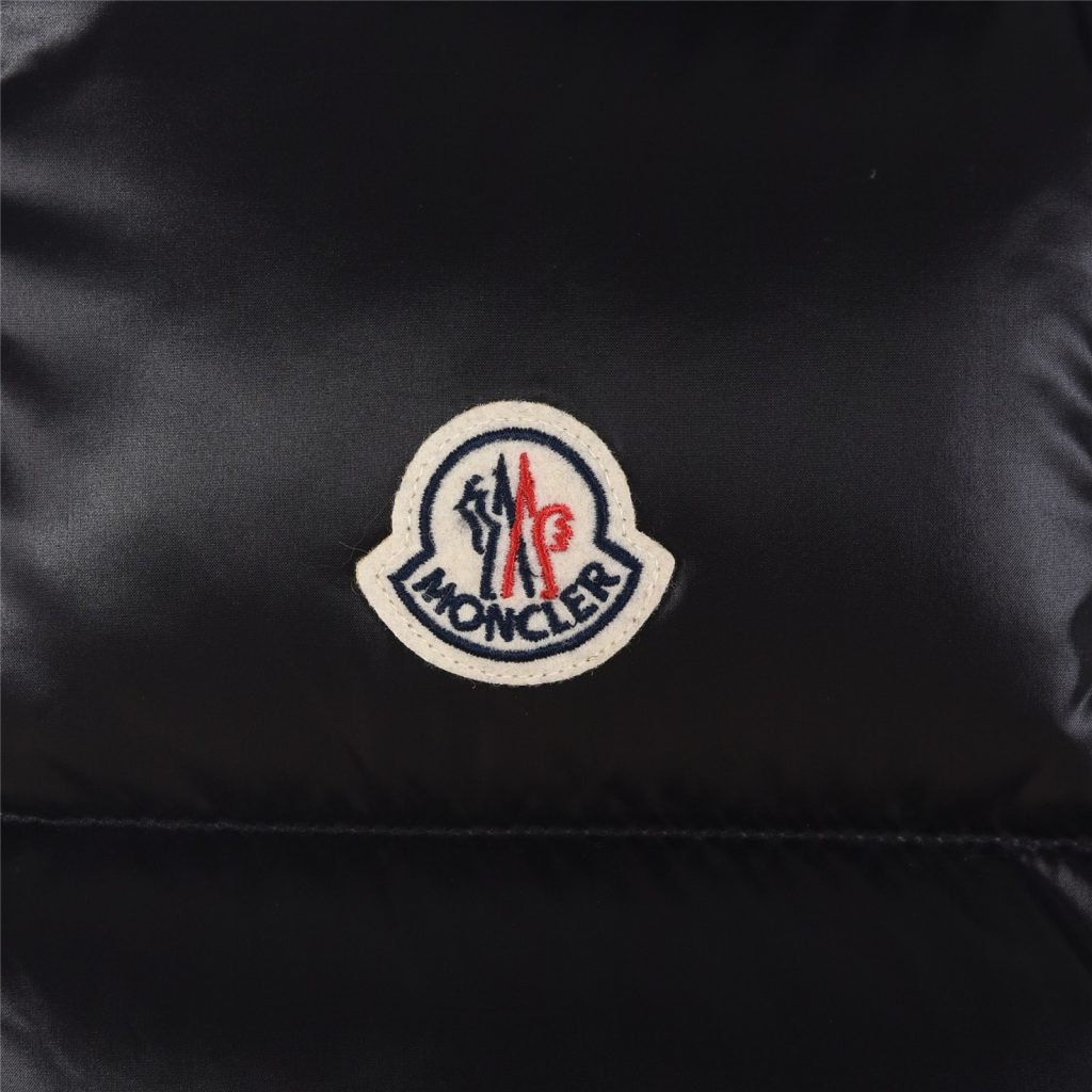 Moncler モンクレール【MONCLER】モンクレール ダウンジャケット レディース✨ 秋冬必須アイテム🎀 高品質 保温性◎🕊️ 大人気モデル💖 - 画像 5