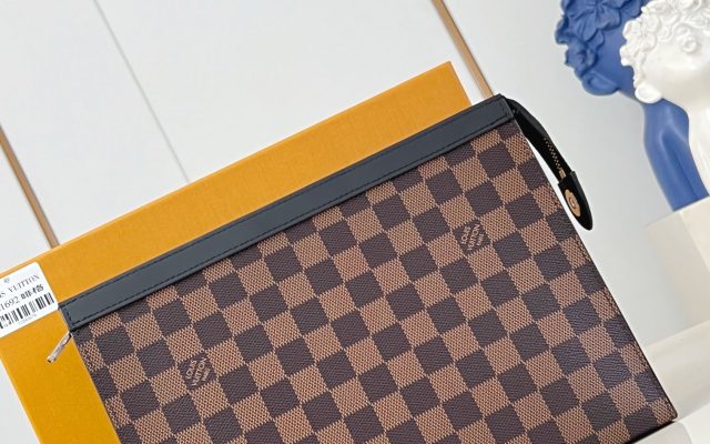 旅行目線で見るLOUIS VUITTONのポシェットの印象
