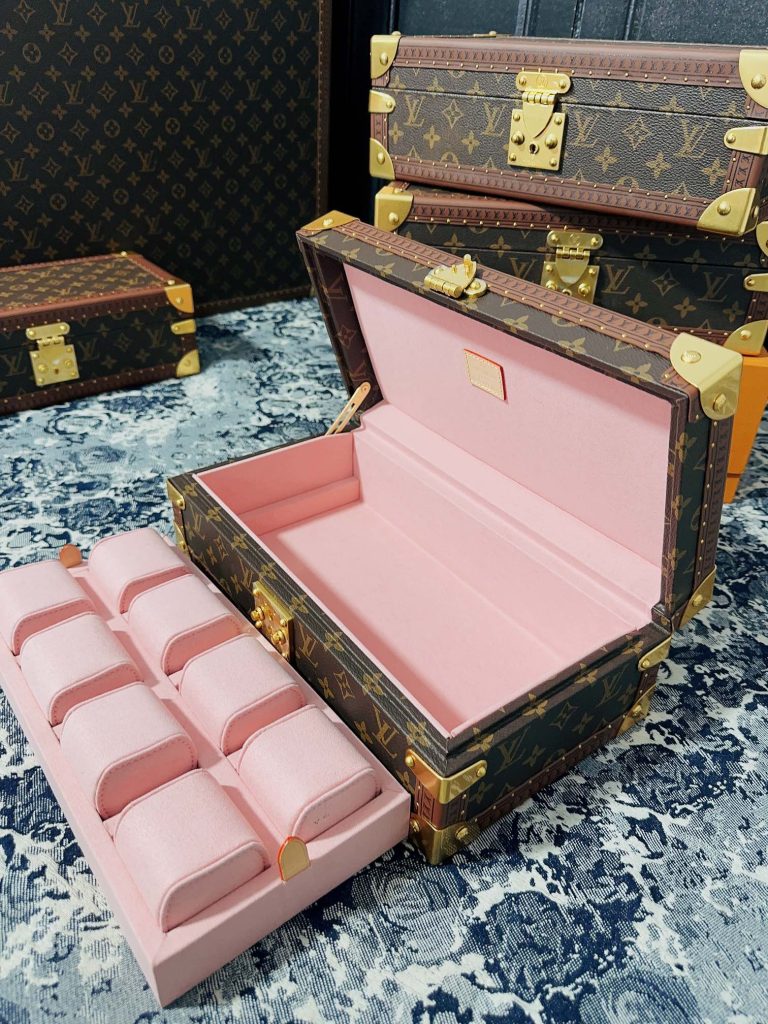 【ルイヴィトン】8本用腕時計トランク モノグラム帆布 手作り仕上げ 貴重品収納付き 高級感溢れる逸品 - 画像 6