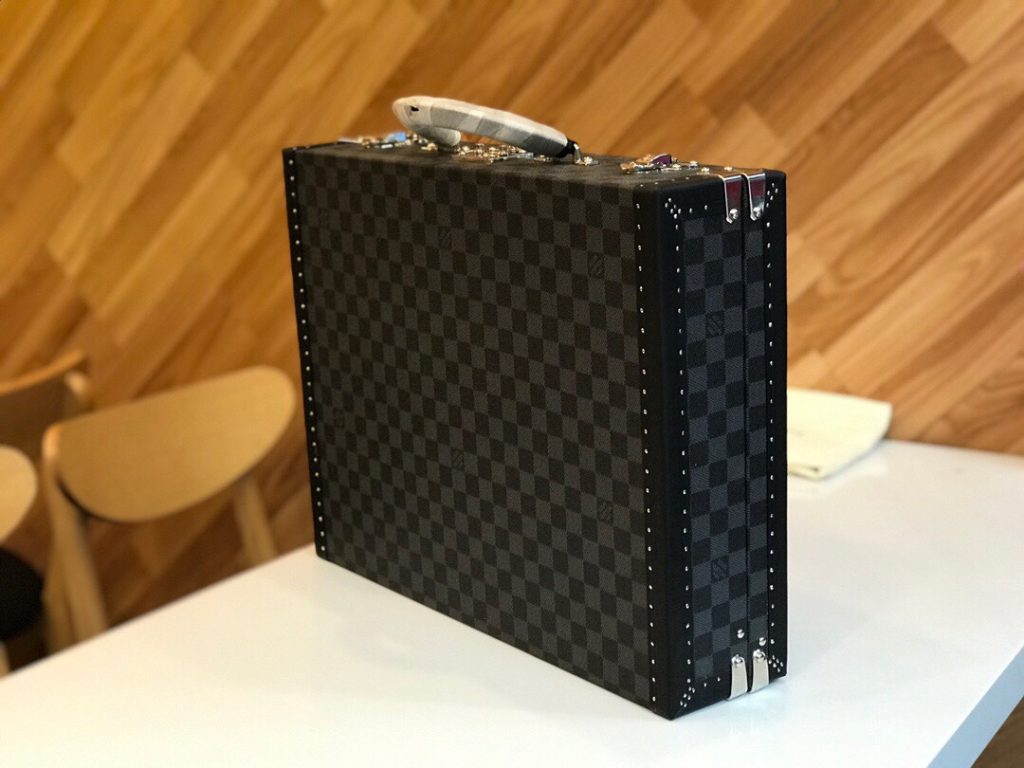 【ルイヴィトン】クラスール トランク型バッグ モノグラムレザー 上品なデザイン 高級感溢れる逸品 - 画像 5