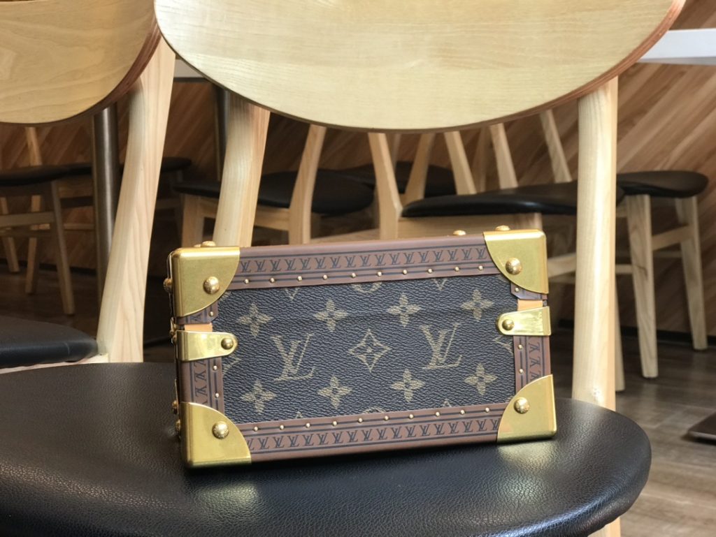 【ルイヴィトン】トランク型収納ボックス モノグラム帆布 鮮やか内張り 上品な小物収納 高級ギフトに最適 - 画像 2