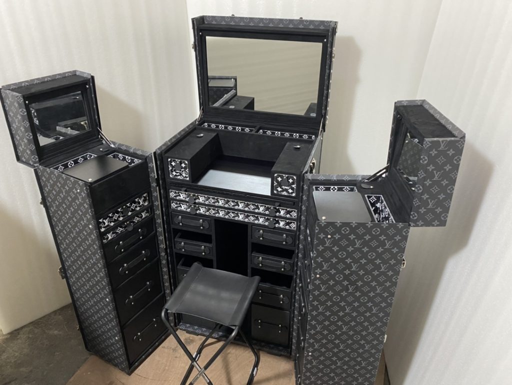 【M4700SZT】化粧台 ブラックフローラルデザイン 黒色内装 上質な仕上げ 高級感のある寝室家具 - 画像 5