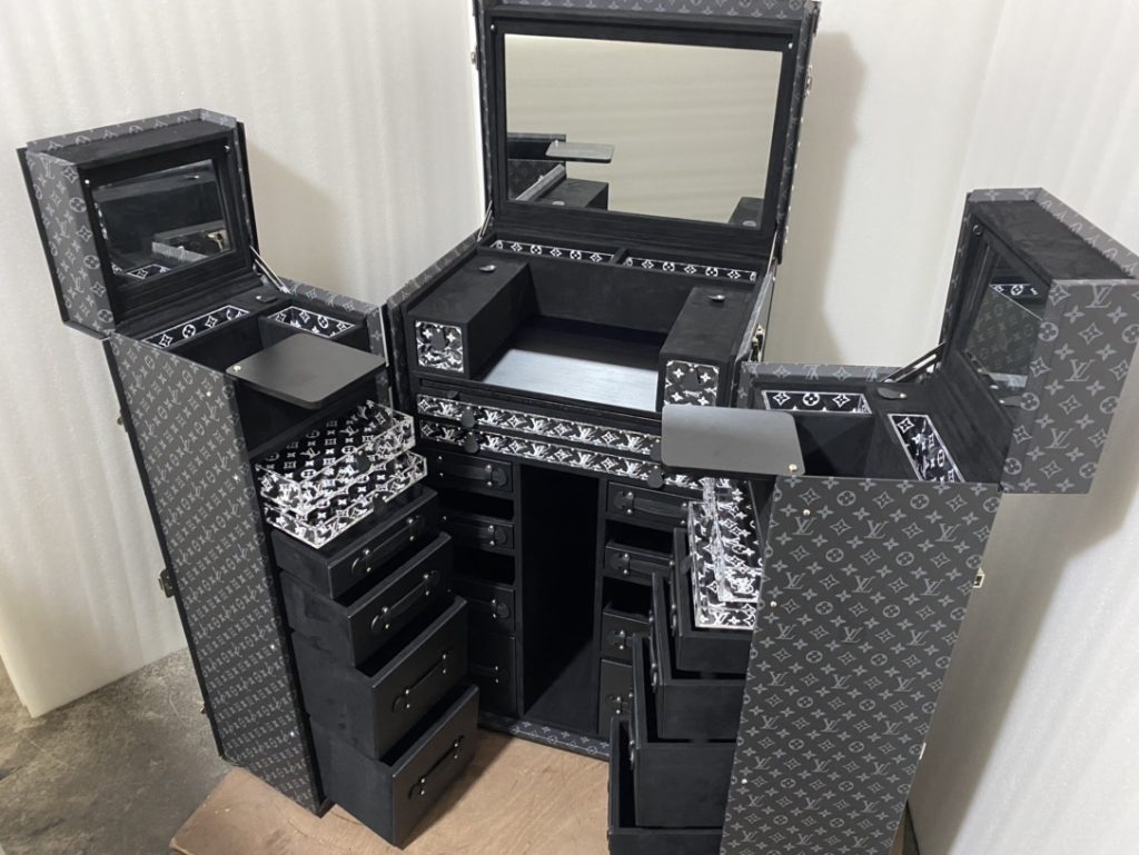 【M4700SZT】化粧台 ブラックフローラルデザイン 黒色内装 上質な仕上げ 高級感のある寝室家具 - 画像 8