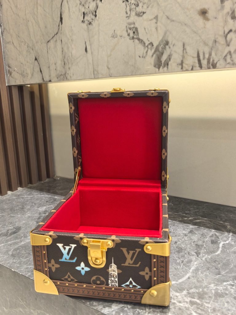 【ロシア民芸品】マトリョーシカ 収納ケース 4サイズセット 手描き細工 高級感のある逸品 ギフトに最適 - 画像 2
