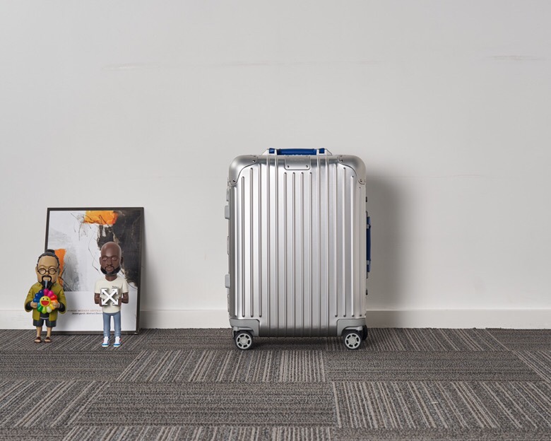 【RIMOWA】オリジナルアルミキャリーケース 2019年限定モデル 本革ハンドル 21サイズ 高級感溢れるスター愛用トランク - 画像 5