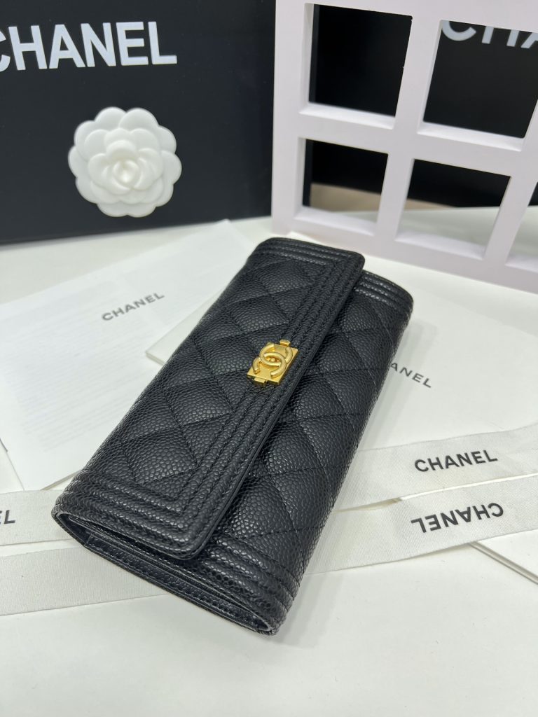 【シャネル】キャビアスキン 長財布 ココマーク金具 上品なブラックのレディースウォレット - 画像 2