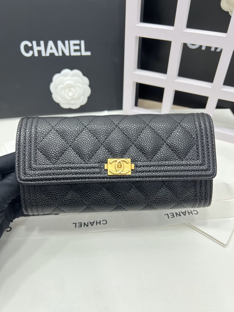 【シャネル】キャビアスキン 長財布 ココマーク金具 上品なブラックのレディースウォレット - 画像 3