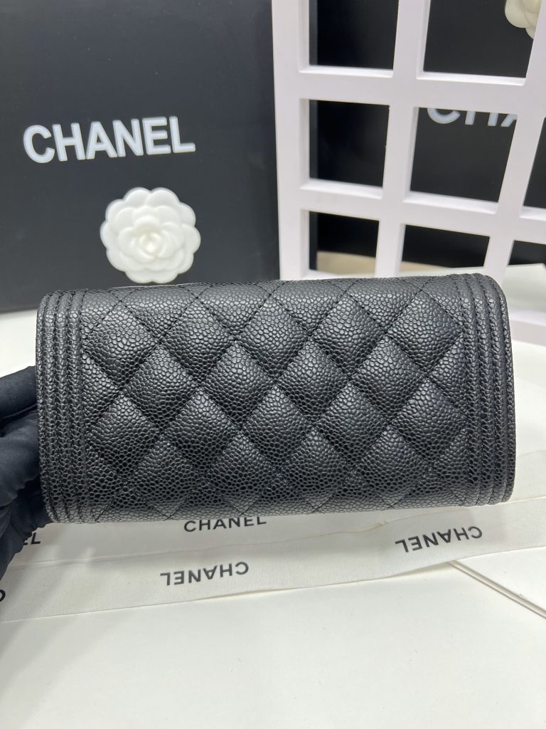 【シャネル】キャビアスキン 長財布 ココマーク金具 上品なブラックのレディースウォレット - 画像 4