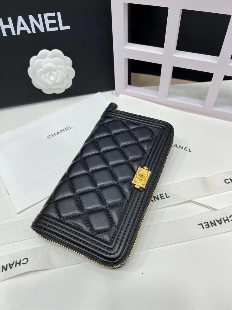 【シャネル】キャビアスキン 長財布 ココマーク金具 上品なブラックのレディースウォレット - 画像 2