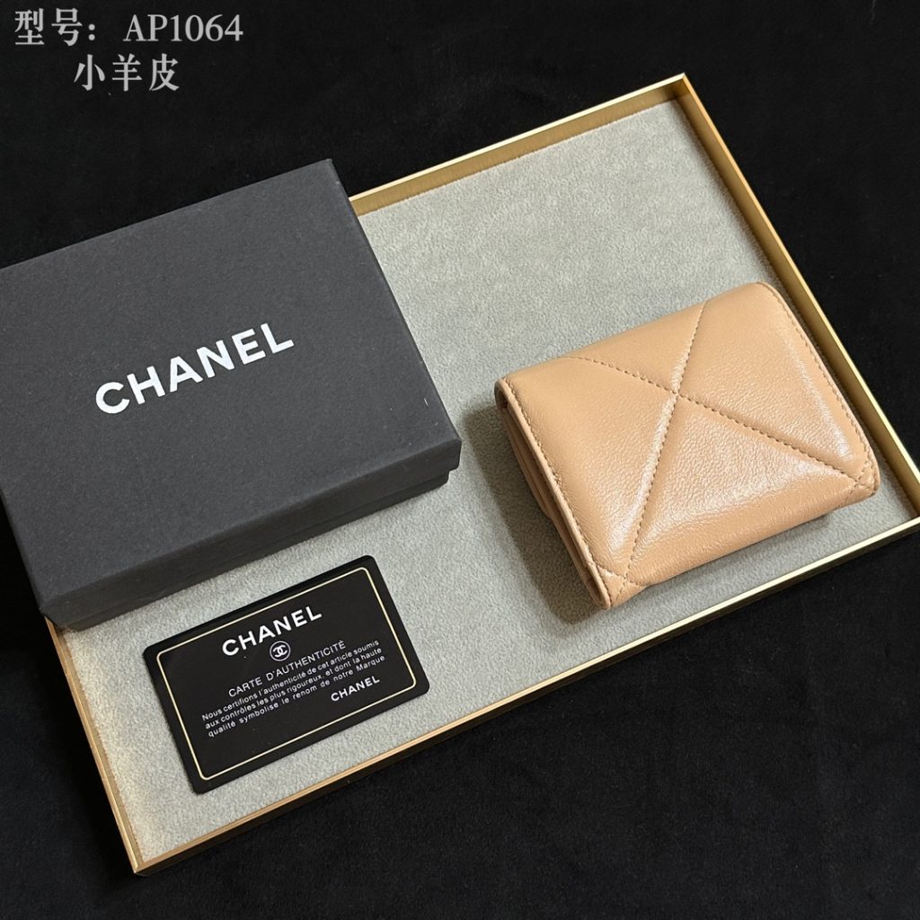 【シャネル】キャビアスキン 長財布 ココマーク金具 上品なブラックのレディースウォレット - 画像 2