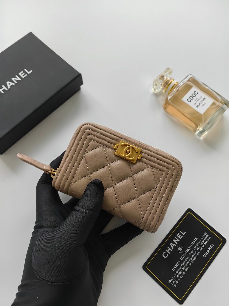 【シャネル】キャビアスキン 長財布 ココマーク金具 上品なブラックレザーのレディースウォレット - 画像 4