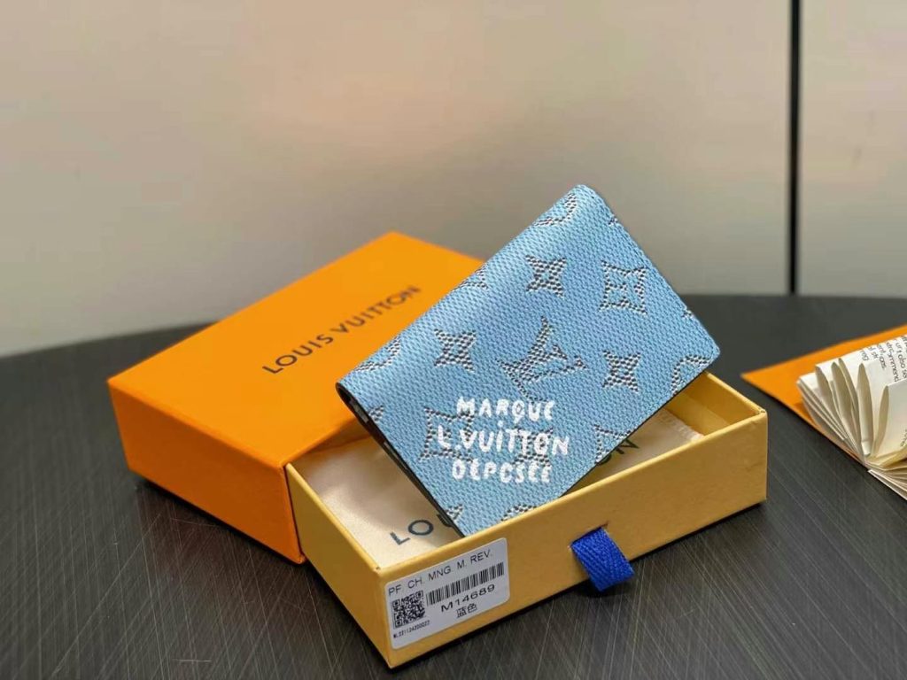 ルイヴィトン(LOUIS VUITTON)長財布 モノグラム柄 クラシックなデザイン 上質なレザー使用 上品で高級感のある逸品です - 画像 2