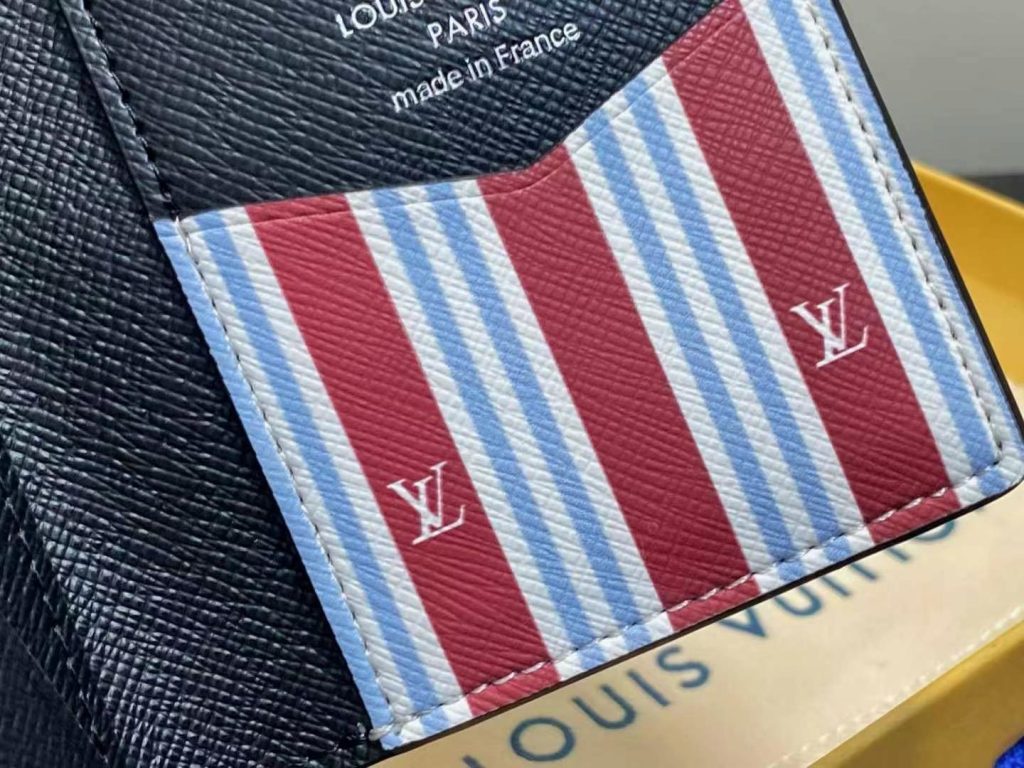 ルイヴィトン(LOUIS VUITTON)長財布 モノグラム柄 クラシックなデザイン 上質なレザー使用 上品で高級感のある逸品です - 画像 8