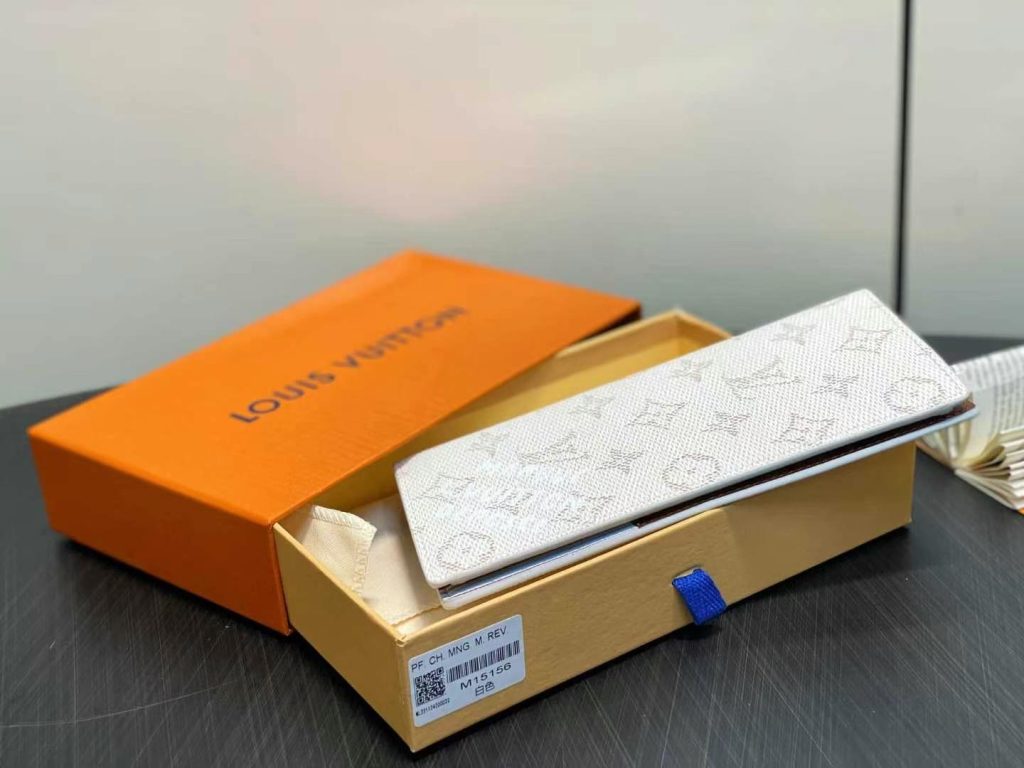 ルイヴィトン(LOUIS VUITTON) 長財布 モノグラム コインホルダー付き クラシックで上質な逸品 - 画像 4